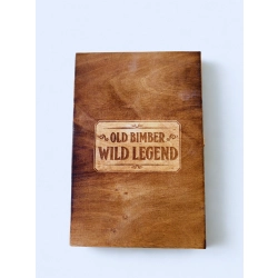 Drewniana skrzynka w formie książki na alkohol – grawer „Duch Puszczy